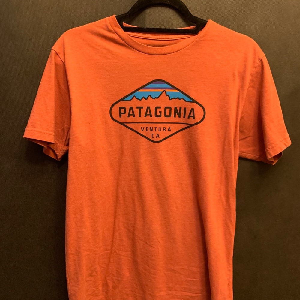 Medium slim fit patagonia t shirt
